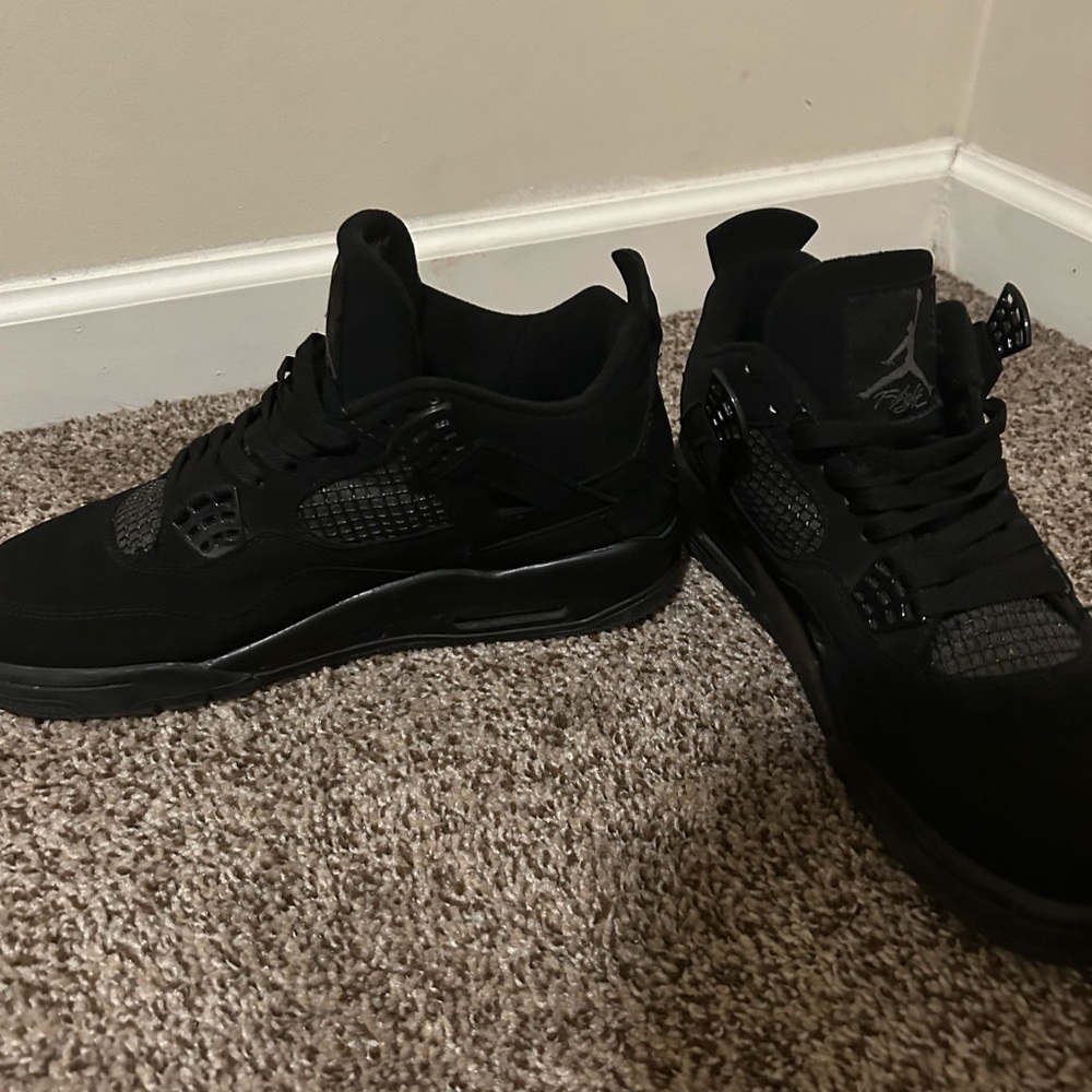 Men's Black cats jordan 4 size 9.5